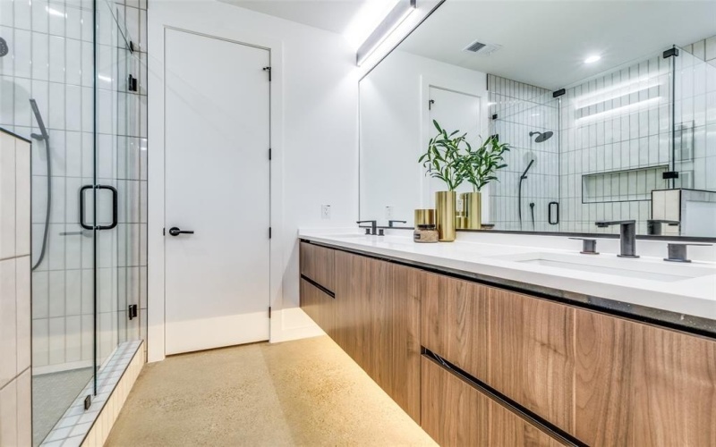 1439 E Louisiana Avenue, Dallas, TX 75216, 3 Habitaciones Habitaciones , ,2 BañosBaños,Residential,En Venta,1439 E Louisiana Avenue,0,21155290