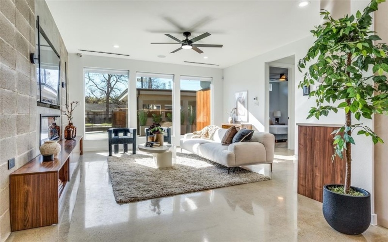 1439 E Louisiana Avenue, Dallas, TX 75216, 3 Habitaciones Habitaciones , ,2 BañosBaños,Residential,En Venta,1439 E Louisiana Avenue,0,21155290