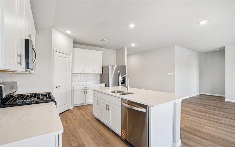 2229 Mustang Way, Seagoville, TX 75159, 4 Bedrooms Bedrooms, ,3 BathroomsBathrooms,Residential,For Sale,2229 Mustang Way,0,21155904