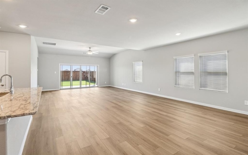 2225 Mustang Way, Seagoville, TX 75159, 4 Habitaciones Habitaciones , ,3 BañosBaños,Residential,En Venta,2225 Mustang Way,0,21155908