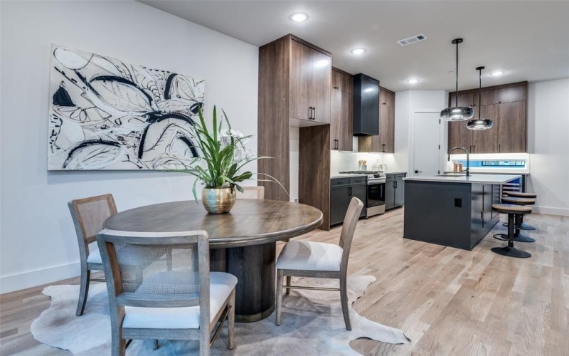 2906 Hawthorne Avenue #103, Dallas, TX 75219, 2 Habitaciones Habitaciones , ,2 BañosBaños,Residential,En Venta,2906 Hawthorne Avenue,0,21155947