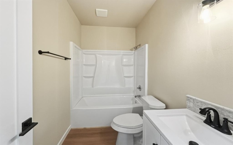 310 Eastland, Iredell, TX 76649, 3 Bedrooms Bedrooms, ,2 BathroomsBathrooms,Residential,For Sale,310 Eastland,0,21156002