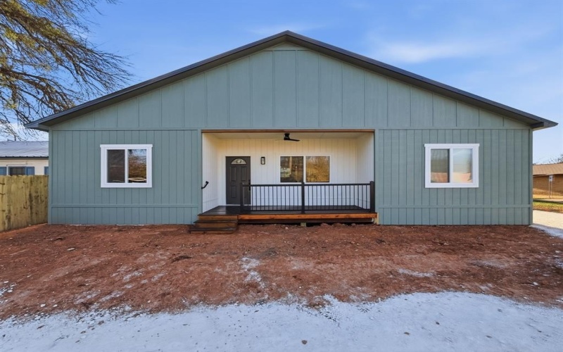 310 Eastland, Iredell, TX 76649, 3 Bedrooms Bedrooms, ,2 BathroomsBathrooms,Residential,For Sale,310 Eastland,0,21156002