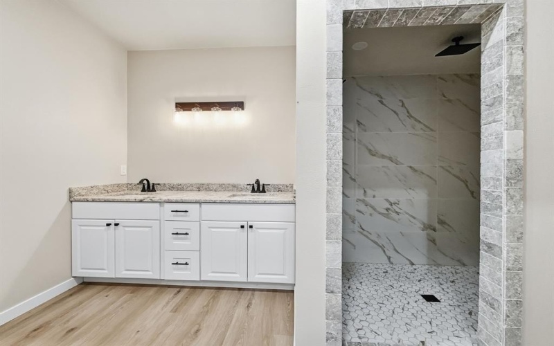 310 Eastland, Iredell, TX 76649, 3 Bedrooms Bedrooms, ,2 BathroomsBathrooms,Residential,For Sale,310 Eastland,0,21156002