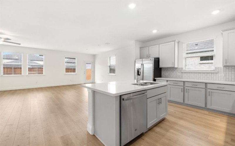 1428 Mustang Canyon Drive, Fort Worth, TX 76052, 4 Habitaciones Habitaciones , ,2 BañosBaños,Residential,En Venta,1428 Mustang Canyon Drive,0,21156021