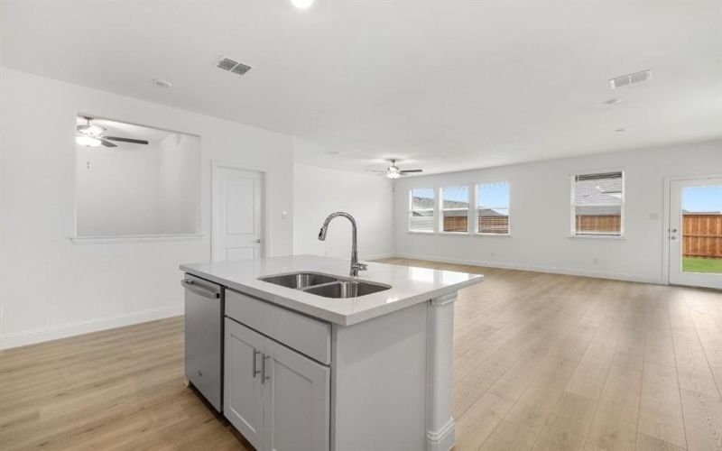 1428 Mustang Canyon Drive, Fort Worth, TX 76052, 4 Habitaciones Habitaciones , ,2 BañosBaños,Residential,En Venta,1428 Mustang Canyon Drive,0,21156021