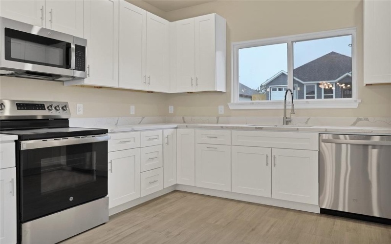 5618 Barkridge Drive, Granbury, TX 76048, 3 Bedrooms Bedrooms, ,2 BathroomsBathrooms,Residential,For Sale,5618 Barkridge Drive,0,21156137