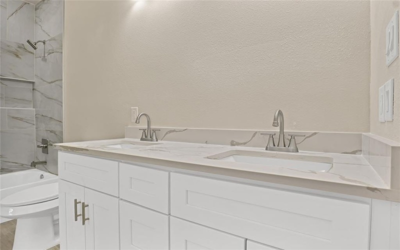 5618 Barkridge Drive, Granbury, TX 76048, 3 Bedrooms Bedrooms, ,2 BathroomsBathrooms,Residential,For Sale,5618 Barkridge Drive,0,21156137