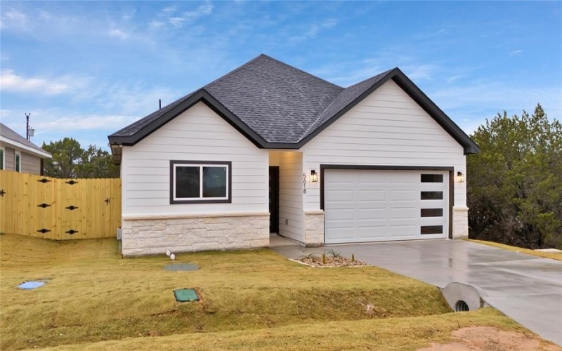 5618 Barkridge Drive, Granbury, TX 76048, 3 Bedrooms Bedrooms, ,2 BathroomsBathrooms,Residential,For Sale,5618 Barkridge Drive,0,21156137