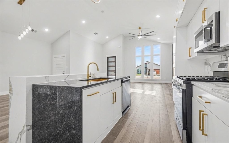 2641 Alabama Avenue, Dallas, TX 75216, 4 Bedrooms Bedrooms, ,3 BathroomsBathrooms,Residential,For Sale,2641 Alabama Avenue,0,21156403