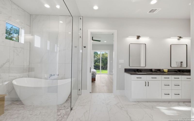 220 Sendera, Canyon Lake, TX 78133, 4 Bedrooms Bedrooms, ,5 BathroomsBathrooms,Residential,For Sale,220 Sendera,0,1932959