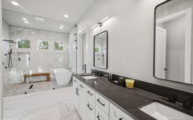 220 Sendera, Canyon Lake, TX 78133, 4 Bedrooms Bedrooms, ,5 BathroomsBathrooms,Residential,For Sale,220 Sendera,0,1932959