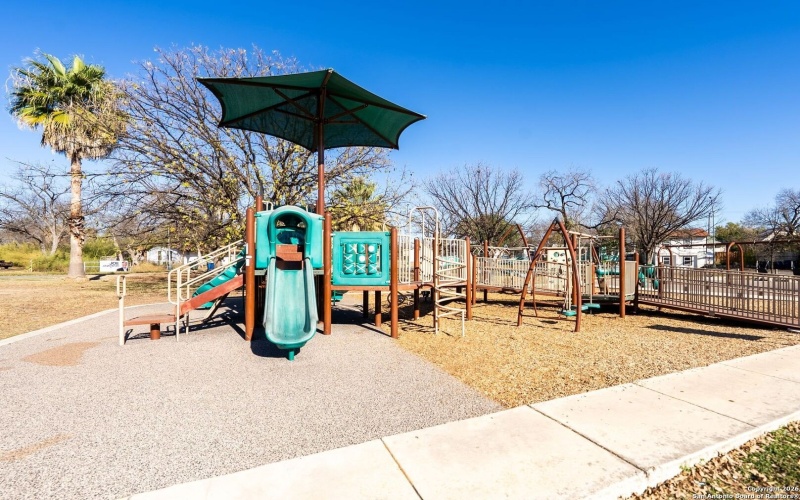 118 San Antonio Blvd, San Antonio, TX 78201, 3 Bedrooms Bedrooms, ,2 BathroomsBathrooms,Residential,For Sale,118 San Antonio Blvd,0,1934509