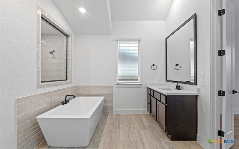 2013 Tobiano Trace, Georgetown, TX 78633, 4 Bedrooms Bedrooms, ,5 BathroomsBathrooms,Residential,For Sale,2013 Tobiano Trace,0,602151