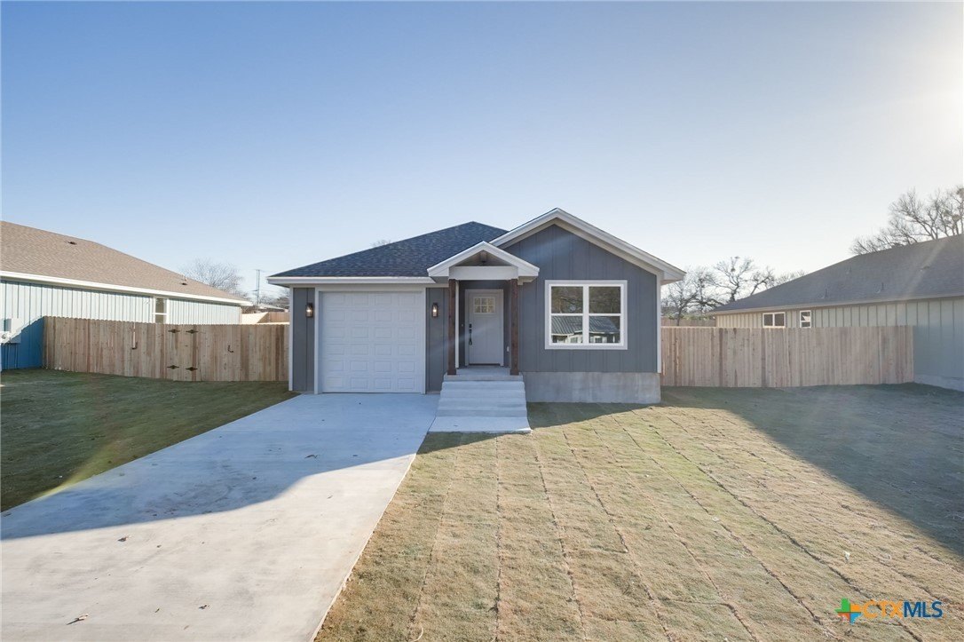 1208 Mills Street, Gatesville, TX 76528, 3 Habitaciones Habitaciones , ,2 BañosBaños,Residential,En Venta,1208 Mills Street,0,602201