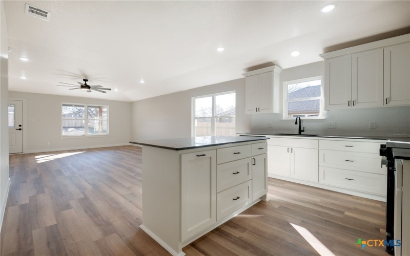 1208 Mills Street, Gatesville, TX 76528, 3 Habitaciones Habitaciones , ,2 BañosBaños,Residential,En Venta,1208 Mills Street,0,602201