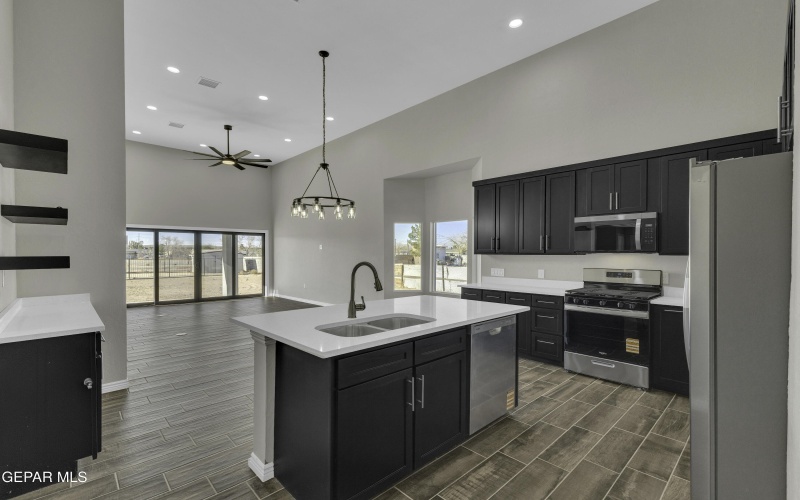 13320 GUITAR Drive, San Elizario, TX 79849, 5 Habitaciones Habitaciones , ,3 BañosBaños,Residential,En Venta,13320 GUITAR Drive,0,936721