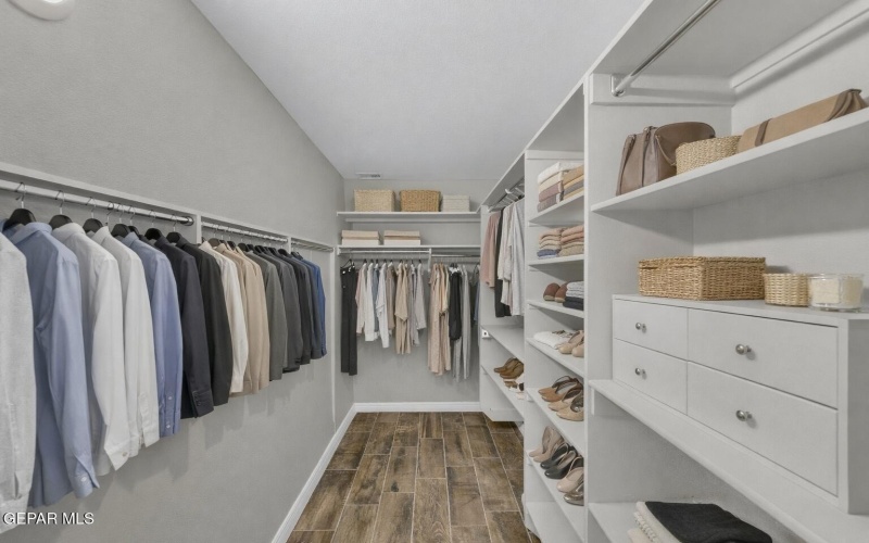 13320 GUITAR Drive, San Elizario, TX 79849, 5 Habitaciones Habitaciones , ,3 BañosBaños,Residential,En Venta,13320 GUITAR Drive,0,936721