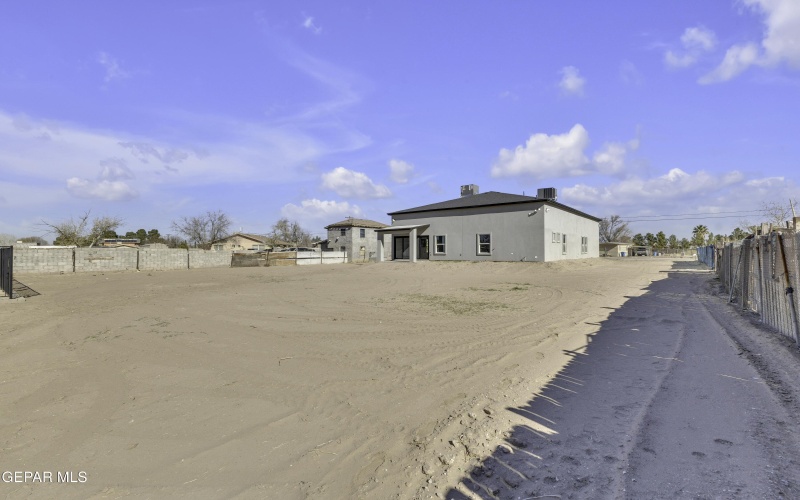 13320 GUITAR Drive, San Elizario, TX 79849, 5 Habitaciones Habitaciones , ,3 BañosBaños,Residential,En Venta,13320 GUITAR Drive,0,936721