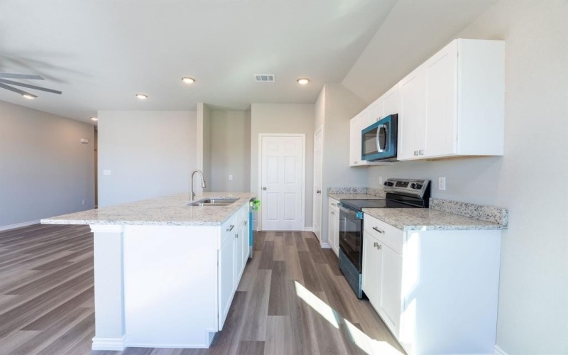 1020 Springview Lane, Mabank, TX 75147, 3 Bedrooms Bedrooms, ,2 BathroomsBathrooms,Residential,For Sale,1020 Springview Lane,0,21153220