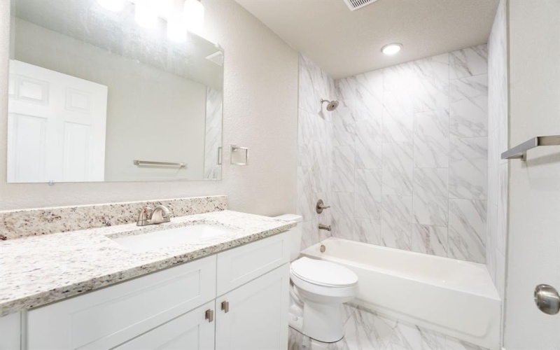 1020 Springview Lane, Mabank, TX 75147, 3 Bedrooms Bedrooms, ,2 BathroomsBathrooms,Residential,For Sale,1020 Springview Lane,0,21153220