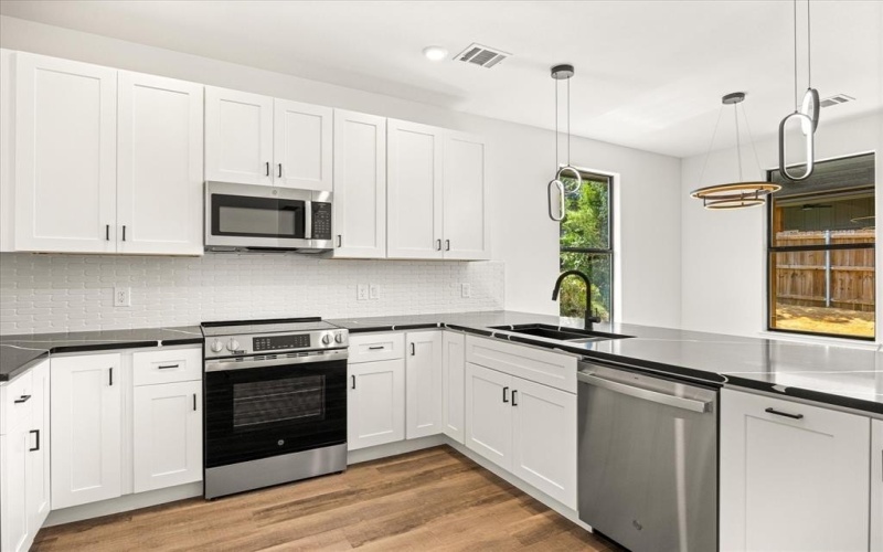 5915 Black Pine Circle, Granbury, TX 76048, 3 Habitaciones Habitaciones , ,2 BañosBaños,Residential,En Venta,5915 Black Pine Circle,0,21153691