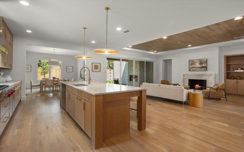 3935 Rochelle Drive, Dallas, TX 75220, 5 Habitaciones Habitaciones , ,6 BañosBaños,Residential,En Venta,3935 Rochelle Drive,0,21157045