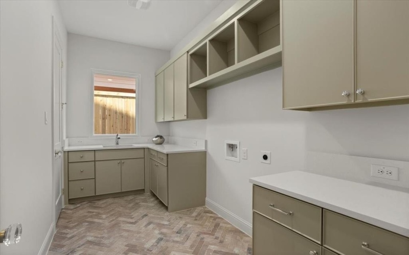 3935 Rochelle Drive, Dallas, TX 75220, 5 Habitaciones Habitaciones , ,6 BañosBaños,Residential,En Venta,3935 Rochelle Drive,0,21157045