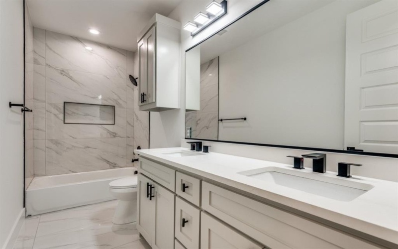 1700 Carriage Creek Drive, DeSoto, TX 75115, 4 Bedrooms Bedrooms, ,5 BathroomsBathrooms,Residential,For Sale,1700 Carriage Creek Drive,0,21157229