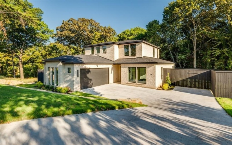 1700 Carriage Creek Drive, DeSoto, TX 75115, 4 Bedrooms Bedrooms, ,5 BathroomsBathrooms,Residential,For Sale,1700 Carriage Creek Drive,0,21157229