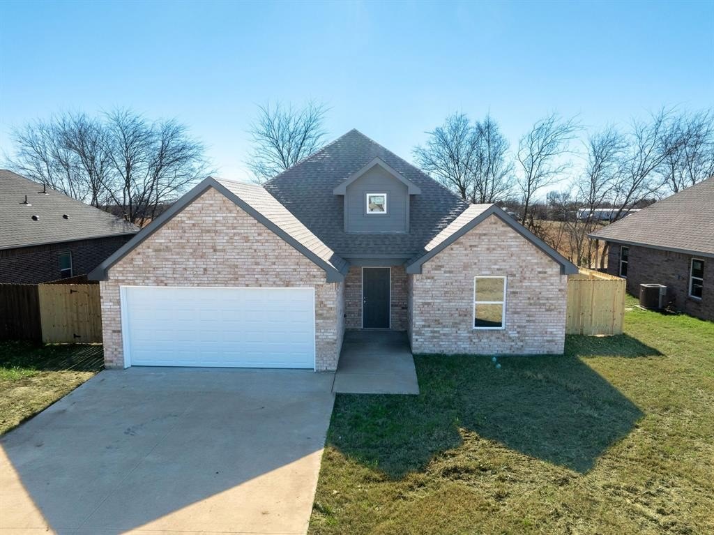 1032 Springview Lane, Mabank, TX 75147, 3 Bedrooms Bedrooms, ,2 BathroomsBathrooms,Residential,For Sale,1032 Springview Lane,0,21157308