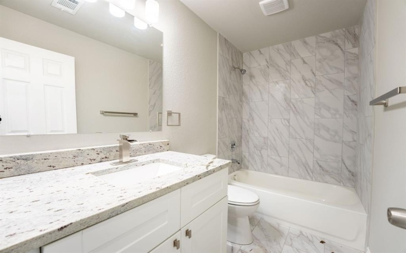 1032 Springview Lane, Mabank, TX 75147, 3 Bedrooms Bedrooms, ,2 BathroomsBathrooms,Residential,For Sale,1032 Springview Lane,0,21157308