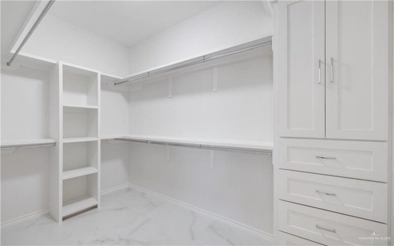 8006 N 48th Lane, McAllen, TX 78504, 4 Bedrooms Bedrooms, ,2 BathroomsBathrooms,Residential,For Sale,8006 N 48th Lane,0,492480