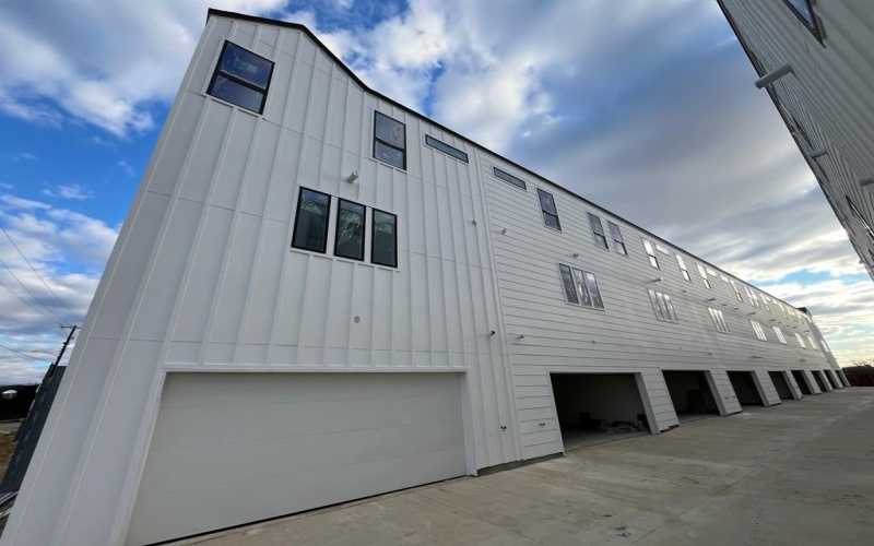 4631 Sylvester Street #101-109, Dallas, TX 75219, 29 Habitaciones Habitaciones , ,24 BañosBaños,Residential Multi Family,En Venta,4631 Sylvester Street,0,21150599