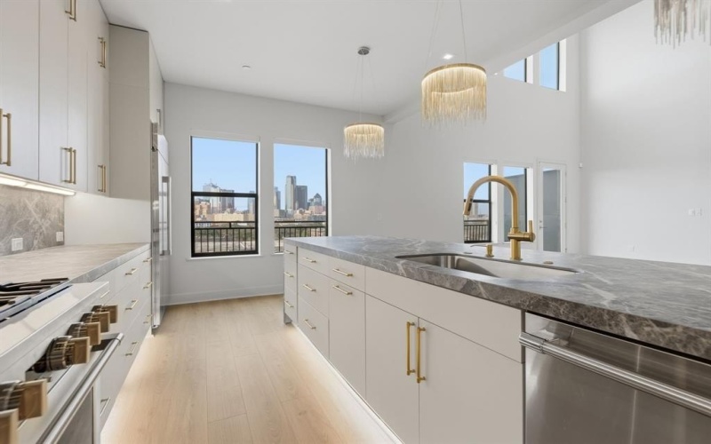 1900 S Ervay Street #608, Dallas, TX 75215, 2 Bedrooms Bedrooms, ,2 BathroomsBathrooms,Residential,For Sale,1900 S Ervay Street,0,21156415