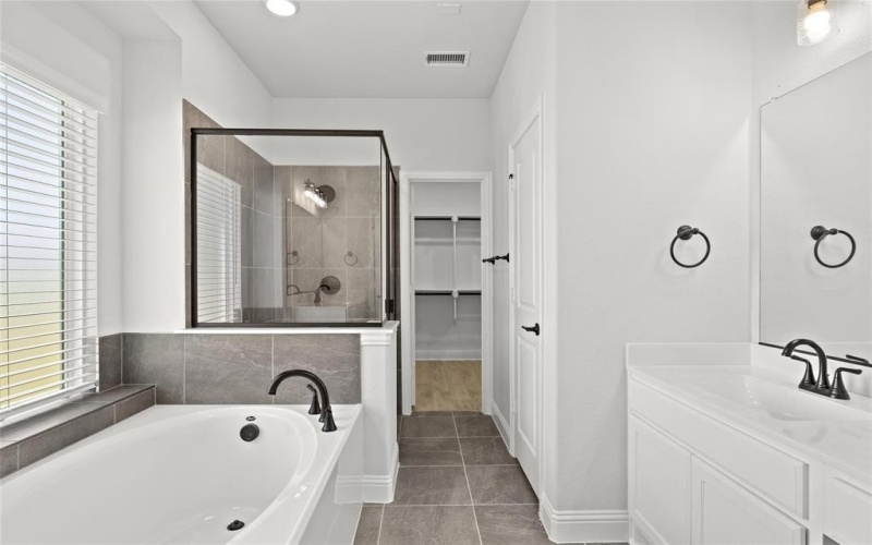 695 Cherry Bark Trail, Waxahachie, TX 75165, 4 Habitaciones Habitaciones , ,3 BañosBaños,Residential,En Venta,695 Cherry Bark Trail,20343990