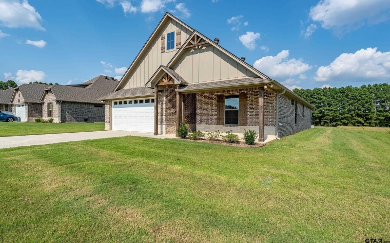 15055 High Country Acres Lane, Tyler, TX 75706, 3 Bedrooms Bedrooms, ,2 BathroomsBathrooms,Residential,For Sale,15055 High Country Acres Lane,0,26000925