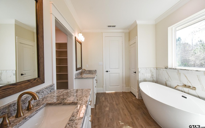 21043 Patriot Circle, Tyler, TX 75703, 4 Bedrooms Bedrooms, ,3 BathroomsBathrooms,Residential,For Sale,21043 Patriot Circle,0,26000945