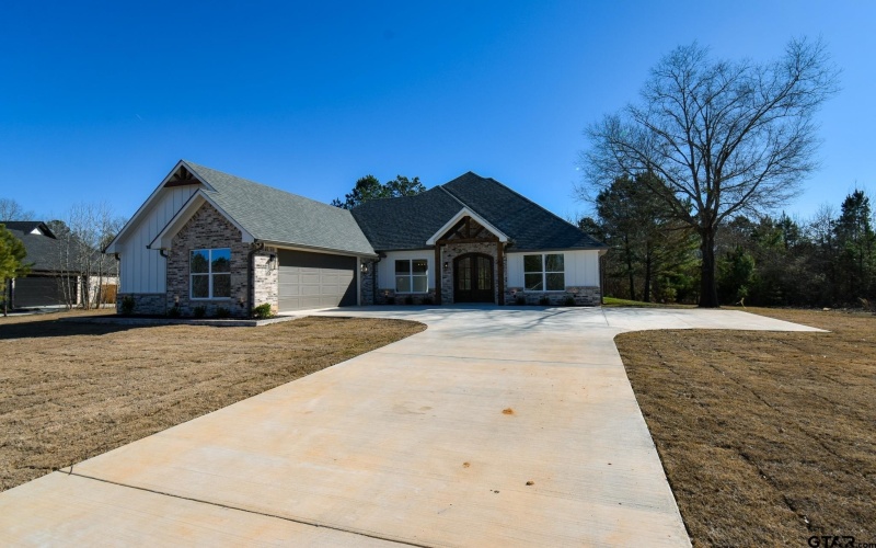 21043 Patriot Circle, Tyler, TX 75703, 4 Bedrooms Bedrooms, ,3 BathroomsBathrooms,Residential,For Sale,21043 Patriot Circle,0,26000945