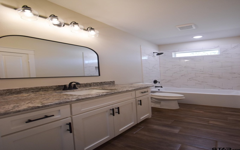 21043 Patriot Circle, Tyler, TX 75703, 4 Bedrooms Bedrooms, ,3 BathroomsBathrooms,Residential,For Sale,21043 Patriot Circle,0,26000945