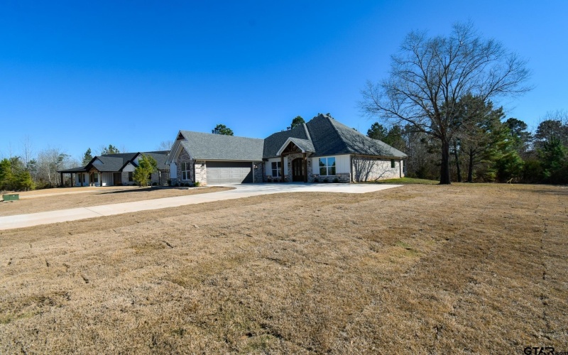 21043 Patriot Circle, Tyler, TX 75703, 4 Bedrooms Bedrooms, ,3 BathroomsBathrooms,Residential,For Sale,21043 Patriot Circle,0,26000945