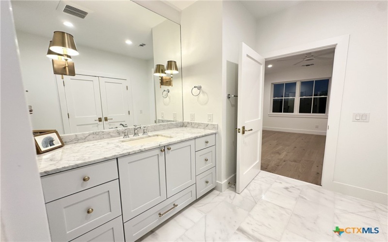 508 Lake Street, Kingsland, TX 78639, 5 Bedrooms Bedrooms, ,5 BathroomsBathrooms,Residential,For Sale,508 Lake Street,0,602345