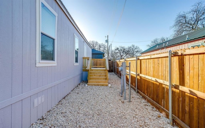 104 Red Oak Street, Alvarado, TX 76009, 1 Bedroom Bedrooms, ,1 BathroomBathrooms,Residential,For Sale,104 Red Oak Street,0,21157078