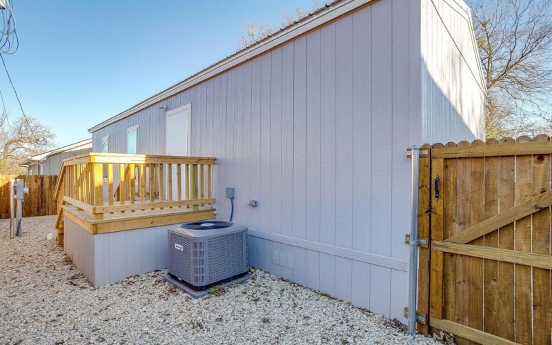 104 Red Oak Street, Alvarado, TX 76009, 1 Bedroom Bedrooms, ,1 BathroomBathrooms,Residential,For Sale,104 Red Oak Street,0,21157078