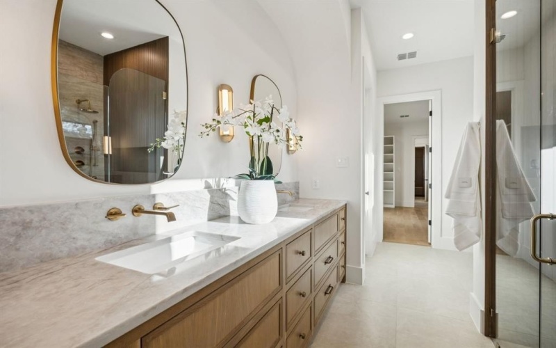 8811 Daytonia Avenue, Dallas, TX 75218, 4 Bedrooms Bedrooms, ,5 BathroomsBathrooms,Residential,For Sale,8811 Daytonia Avenue,0,21157948