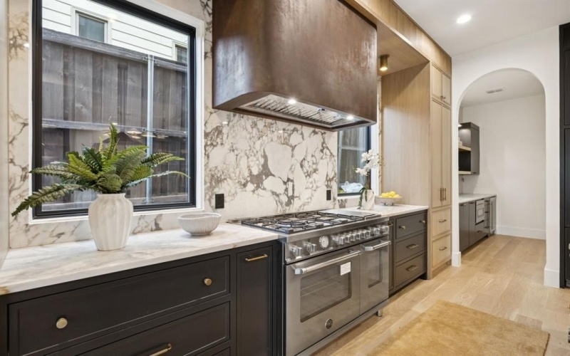 8811 Daytonia Avenue, Dallas, TX 75218, 4 Bedrooms Bedrooms, ,5 BathroomsBathrooms,Residential,For Sale,8811 Daytonia Avenue,0,21157948