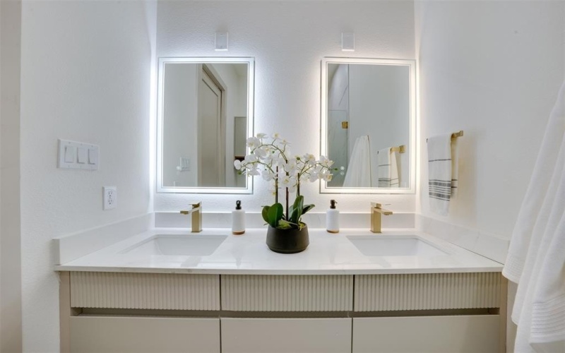 512 N Lancaster Avenue #Bldg 2, Dallas, TX 75203, 3 Habitaciones Habitaciones , ,3 BañosBaños,Residential,En Venta,512 N Lancaster Avenue,0,21158403