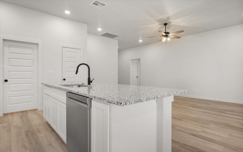 2427 Aberdeen Avenue, Wolfforth, TX 79382, 3 Habitaciones Habitaciones , ,2 BañosBaños,Residential,En Venta,2427 Aberdeen Avenue,0,202600950