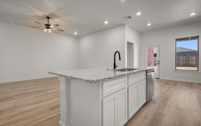 2427 Aberdeen Avenue, Wolfforth, TX 79382, 3 Habitaciones Habitaciones , ,2 BañosBaños,Residential,En Venta,2427 Aberdeen Avenue,0,202600950