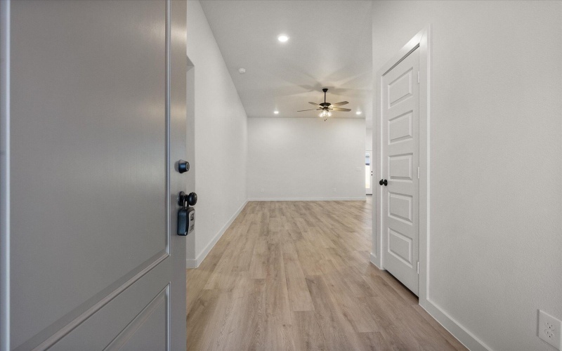 2427 Aberdeen Avenue, Wolfforth, TX 79382, 3 Habitaciones Habitaciones , ,2 BañosBaños,Residential,En Venta,2427 Aberdeen Avenue,0,202600950